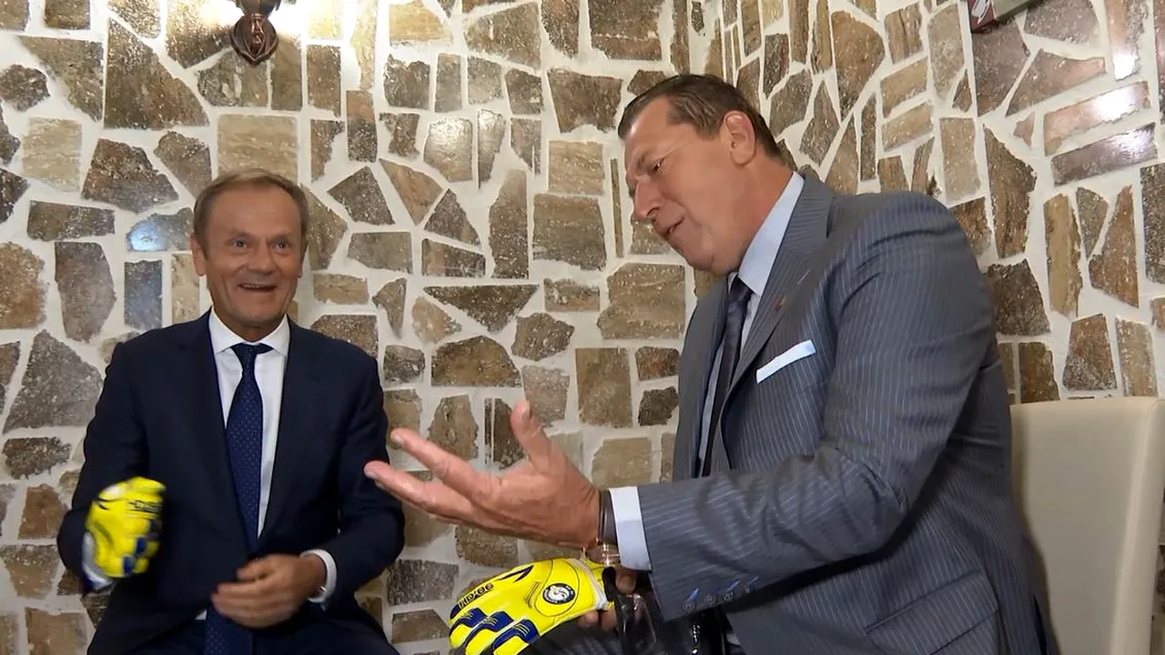 Întâlnire inedită între două mari personalităţi, la Sibiu. Simbolul românesc, primit în dar de Tusk de la Duckadam | VIDEO