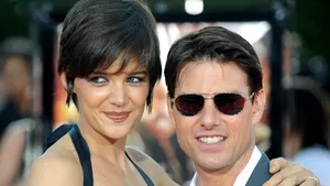 Tom Cruise şi Katie Holmes au dat 6.000 de dolari pe împachetatul cadourilor
