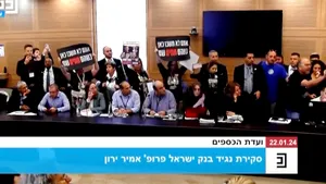 Rudele ostaticilor israelieni au intrat cu forţa în Parlamentul din Israel