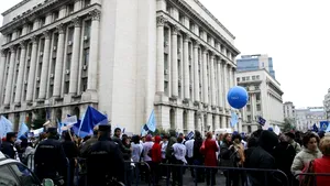 Protest la Ministerul Muncii, până pe 1 octombrie. Sindicaliştii de la BNS şi Cartel Alfa vor picheta zilnic sediul Ministerului