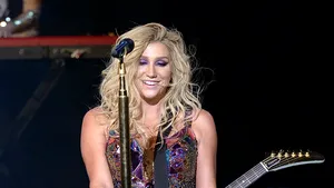 Cântăreaţa Ke$ha spune că a avut la naştere o 