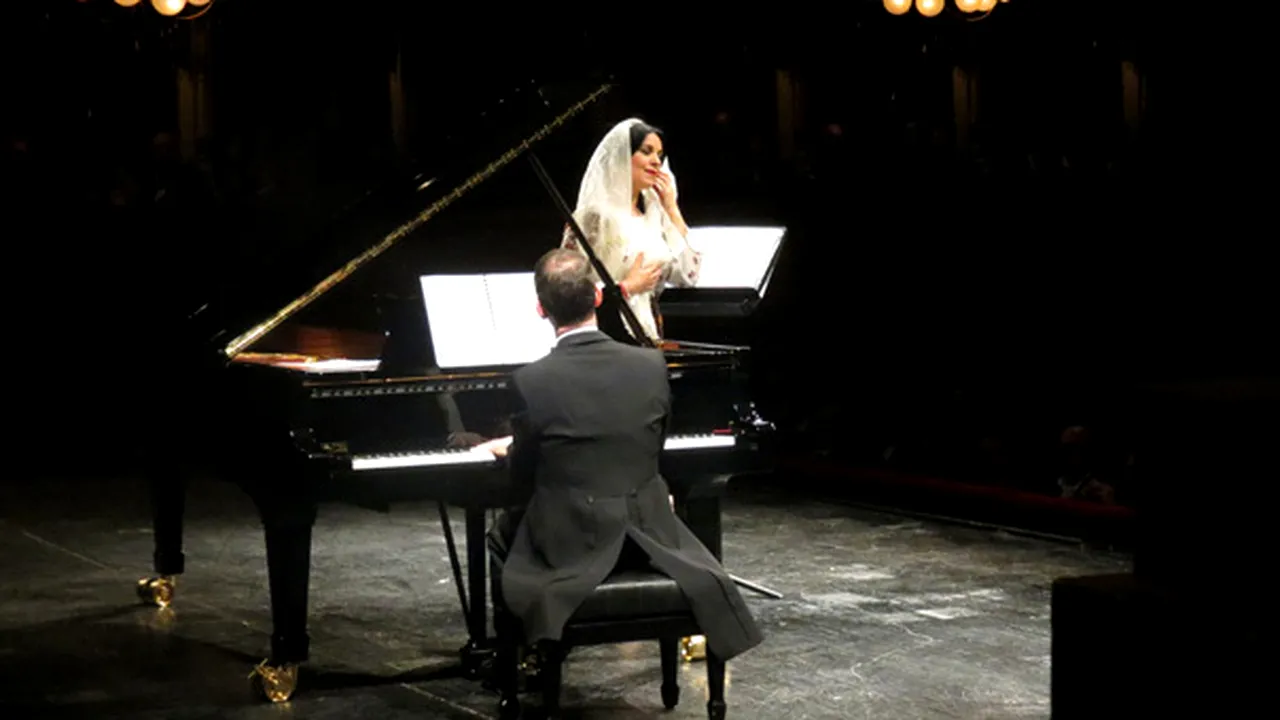 Angela Gheorghiu a purtat un costum popular românesc într-un recital susţinut la Scala din Milano - FOTO