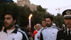 Ştafeta flăcării olimpice amânată la Atena din motive de securitate