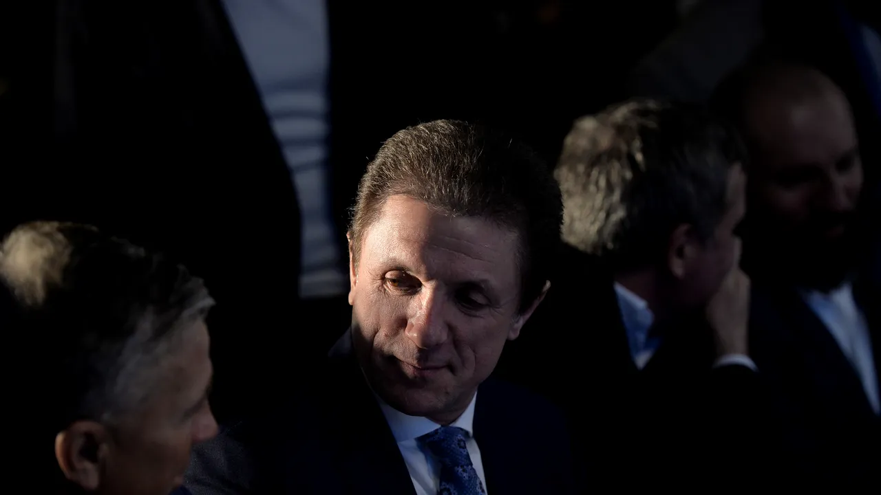 Un lider local PSD se laudă că i-a salvat decoraţia lui Gică Popescu. Reacţia liberalilor