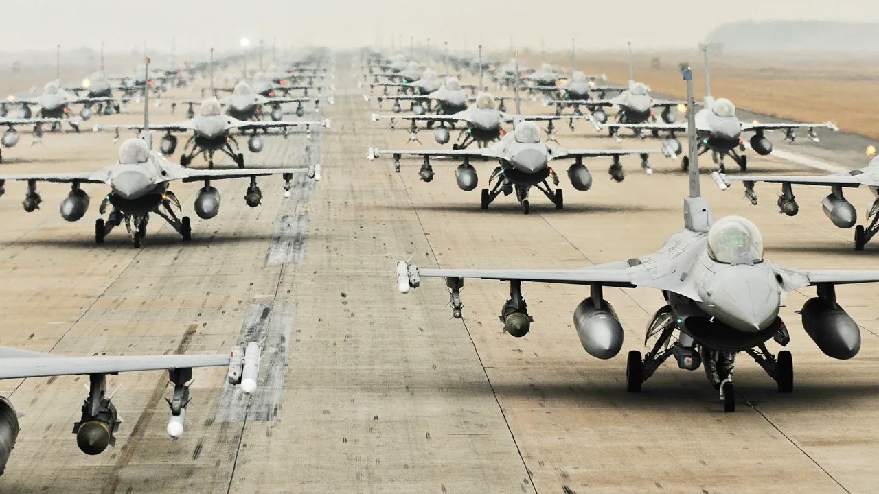 Undă verde pentru achiziţionarea a încă cinci avioane F-16. Preşedintele Klaus Iohannis a promulgat legea