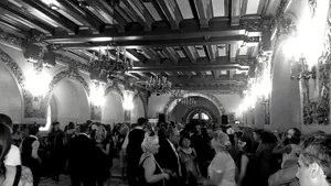 FOTO, VIDEO Balul Bucureştiului Interbelic: Rochii retro, fracuri, muzică de jazz, paşi de charleston şi eleganţă