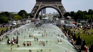 Europa se topeşte. Mai multe ţări au înregistrat noi recorduri de temperatură/ Cea mai fierbinte noapte din istoria Franţei  | VIDEO
