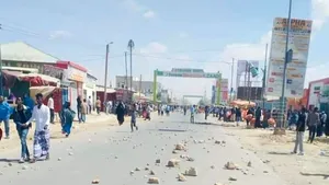 Cel puţin 20 de persoane au decedat în luptele dintre protestatari şi forţele de ordine din Somalia