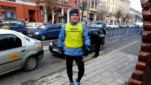 Maraton în memoria victimelor Revoluţiei: Un bărbat aleargă 42 de kilometri pe zi şi va parcurge distanţa de la Cluj la Timişoara