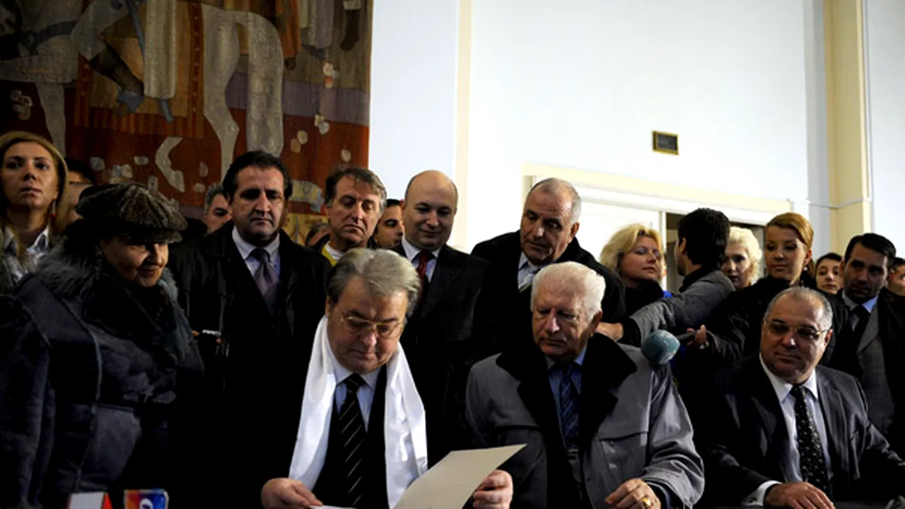 CV Tudor şi-a depus candidatura la Preşedinţie