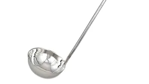 Sulfina Barbu a primit cercei în formă de polonic şi produse pentru energizarea funcţionarilor din Minister