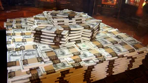 Miliardarii lumii păstrează munţi de bani în numerar, de teama riscurilor de pe piaţa financiară