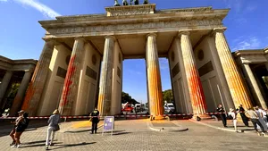 Cel mai cunoscut monument istoric din Berlin, vopsit cu spray de activiştii climatici