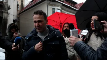 Exclusiv Interceptări DNA. Primarul Robert Negoiță, dat de gol de apropiații săi: “De luni știa de aia cu DNA-ul”| “Nimeni nu e șmecher forever”| “Bă, nene, sunteți nebuni la cap? Bă, se duce naibii, îți bubuie între cartiere. Se întâmplă nenorocire ca la Rahova și dai dracu de belea”. E vizat și nepotul lui Robert Negoiță