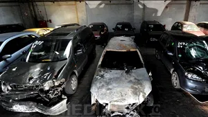 Cel puţin 12 maşini incendiate la Berlin în noaptea de joi spre vineri