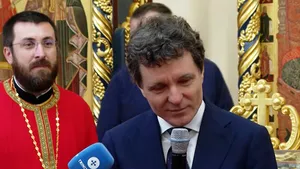 Nicușor Dan a mers la biserică înainte de consultarea dintre Luca Niculescu și partide