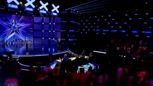 Incident GRAV la o preselecţie a emisiunii ”Românii au talent”: Un bărbat a scos un cuţit şi un pistol