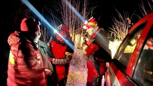 Când ceața devine capcană: șase turiști pierduți în Maramureș, un om de 67 ani salvat din râpă