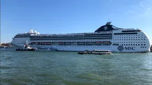 Coliziune între două ambarcaţiuni în Veneţia: Cel puţin cinci persoane au fost rănite | VIDEO