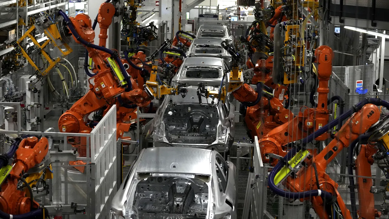 Măsură istorică: Parlamentul European a dat „undă verde” privind interzicerea vânzării de maşini pe benzină şi diesel din 2035

