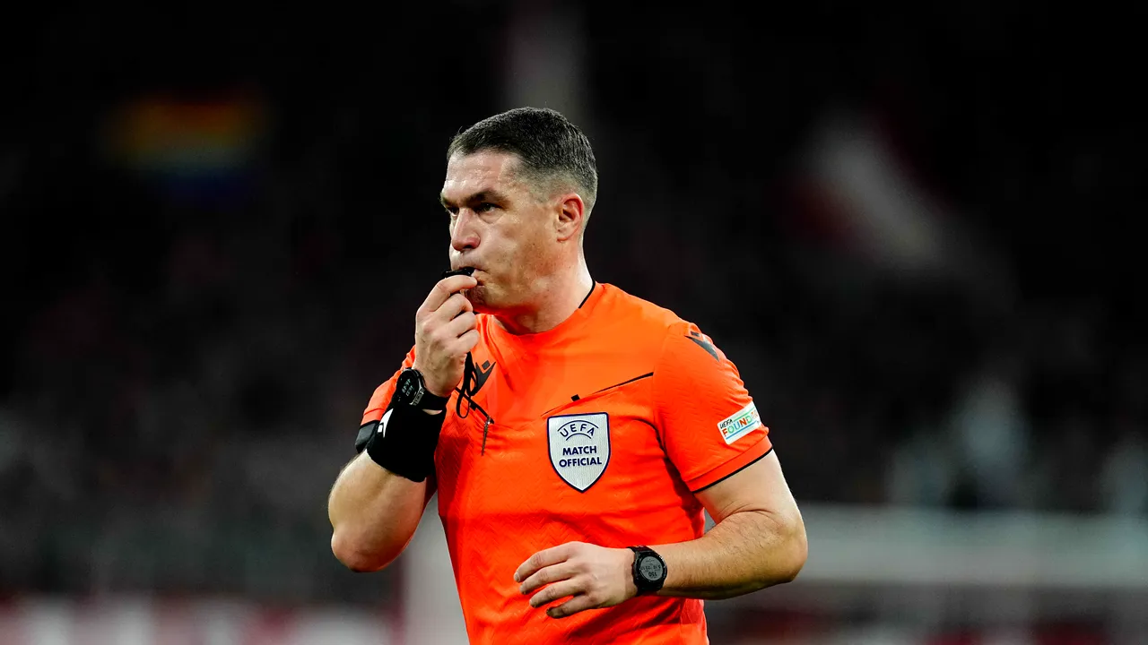 Opt arbitri români vor participa la Cursul UEFA de la Atena