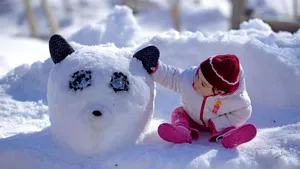 Baby-boomul visat de sociologi nu a devenit realitate. Copiii pandemiei au întârziat să apară, iar naţiunile europene sunt ameninţate de o adevărată bombă demografică