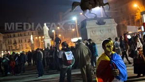 PROTESTELE faţă de proiectul Roşia Montană au ajuns la a 12-a duminică în Capitală: Jandarmii i-au legitimat pe manifestanţi, unul dintre ei fiind dus la o secţie de poliţie