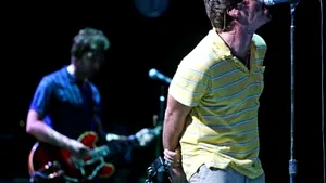 Prinţul Charles, într-un videoclip al trupei Oasis (Video)