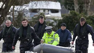 Guvernul britanic se mobilizează în faţa inundaţiilor. Noi precipitaţii, aşteptate în următoarele zile - FOTO