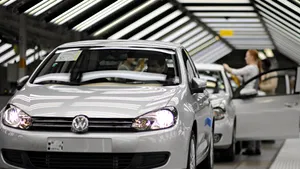 Vânzările de autoturisme noi au căzut cu 55,9% în martie