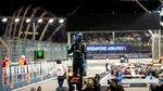 George Russell, pole spectaculos la Singapore. Mercedes surprinde în fața Red Bull și McLaren