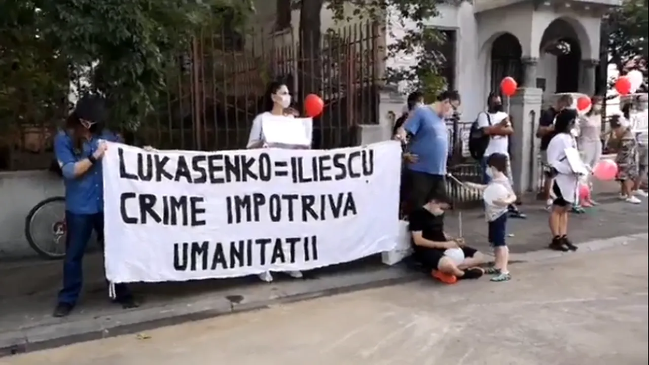 VIDEO: Zeci de români protestează la Bucureşti, în semn de solidaritate cu manifestanţii din Belarus