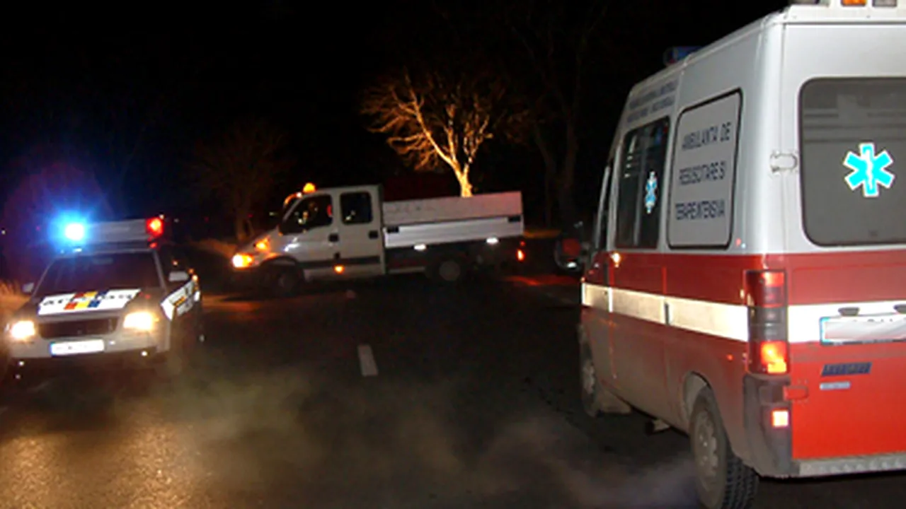 Autobuz cu muncitori de la Dacia, implicat într-un accident soldat cu un mort