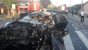 Accident pe DN 58 B, în Caraş-Severin/ O persoană a murit, alte cinci au fost duse la spital