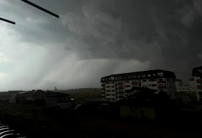 Breaking News COD ROȘU de vijelii și grindină în Capitală. A fosat emis RO-Alert
