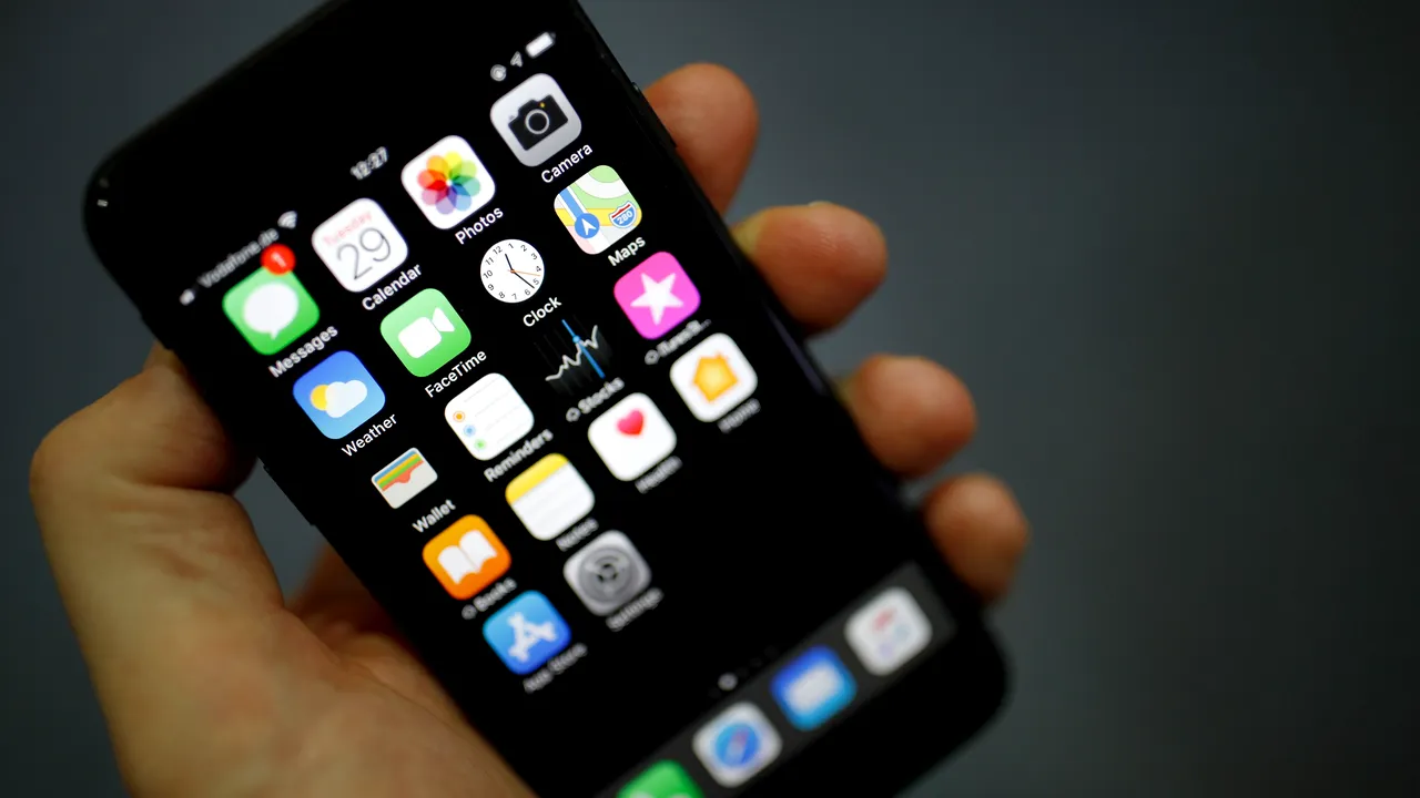 Cea mai recentă versiune de iOS are o eroare care îi înnebuneşte pe utilizatori. Ce se întâmplă cu dispozitivele iPhone