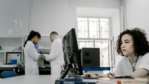 Inteligența artificială scoate la iveală o posibilă fraudă uriașă în cercetarea despre cancer