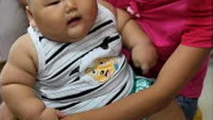 Un bebeluş chinez, în vârstă de zece luni, cântăreşte 20 de kilograme