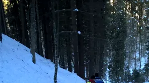 FOTO Bărbat căutat de trei zile în munţi, găsit mort, lângă Predeal
