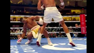 Anthony Joshua l-a făcut KO pe Francis Ngannou în a doua rundă a super meciului de la Riyadh. Fostul campion UFC a rămas minute întregi la podea după lovitura finală