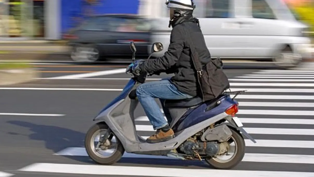 Mopedele vor fi conduse din 19 ianuarie 2013 numai cu permis de conducere