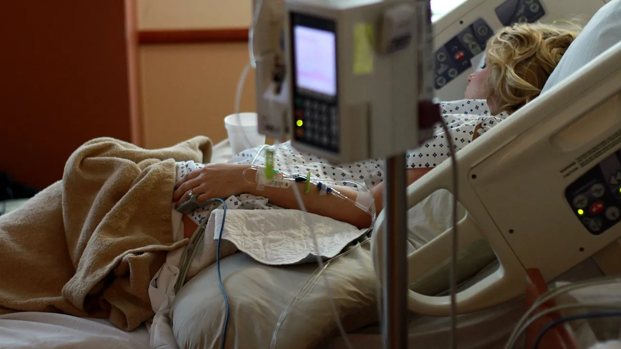 Cazul femeii care a născut, deşi se află în comă de 26 ani: Unul dintre asistenţi, arestat/ Cum l-au prins anchetatorii | FOTO