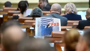 Liberalii - demagogi, pesediştii - ipocriţi. Ce săgeţi şi-au aruncat partidele pentru impozitarea pensiilor speciale