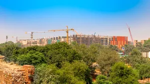 Investitorii, obligaţi să realizeze reţelele edilitare înaintea emiterii autorizaţiei de construire. Legea a fost promulgată de Iohannis