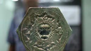 Deva: Matriţă folosită în antichitate la realizarea bijuteriilor, expusă la Muzeul Civilizaţiei Dacice - FOTO