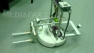 Cluj: Concurs la UBB între roboţi care fac cartofi prăjiţi, prepară cocktail-uri sau vopsesc unghiile - FOTO, VIDEO