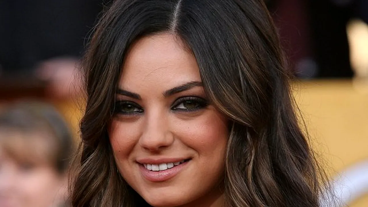 A fost desemnată cea mai SEXY femeie în viaţă. Cum s-a transformat în timp MILA KUNIS - GALERIE FOTO