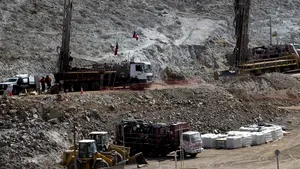 Chile: Minerii blocaţi în subteran au primit hrană şi medicamente. Vor rămâne acolo cel puţin încă 3 luni - VIDEO