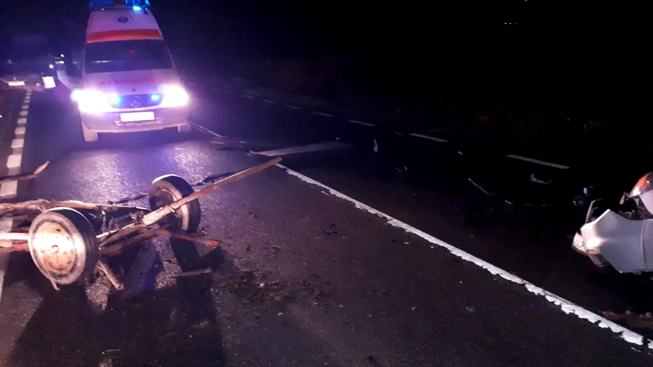 Căruţele nesemnalizate continuă să producă victime pe drumurile publice. Un mort şi trei răniţi după ce o maşină a lovit un astfel de vehicul, în Constanţa
