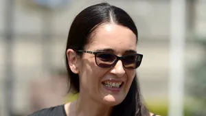 Armand face curăţenie pe trotuar: a ridicat ultimul chioşc de presă nefuncţional din Sectorul 1